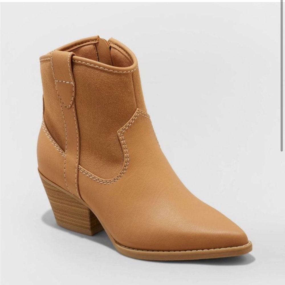 NWT Universal Thread Kay Western Boots